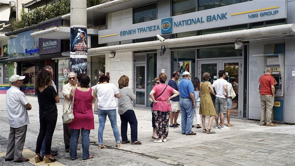 greek bank run griekse bankencrisis pinautomaat